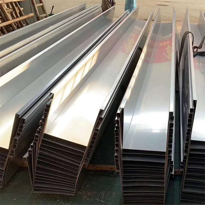 La gouttière de toit de taille de la gouttière 304 1.5*900mm de l'eau d'acier inoxydable a laminé à froid différentes formes de ruban lumineux