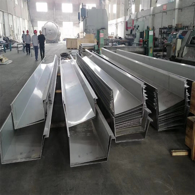 La gouttière de 304 toits d'acier inoxydable a adapté extérieur aux besoins du client 2B de la gouttière 1.5*1219mm d'industrie de formes laminée à froid