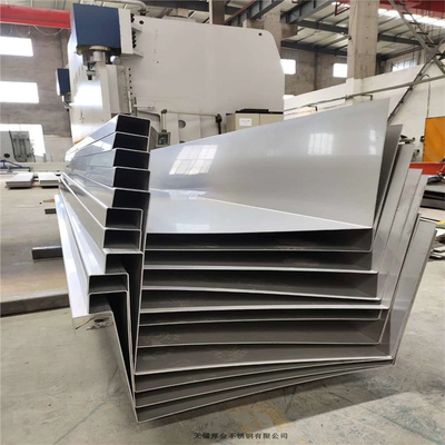 La gouttière de 304 toits d'acier inoxydable a adapté extérieur aux besoins du client 2B de la gouttière 1.5*1219mm d'industrie de formes laminée à froid