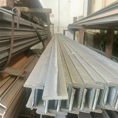 Barre T en acier allié 15CrMo 300 * 300 * 12 mm laminée à chaud 6 mètres ou 12 mètres Longueur Noir Couleur