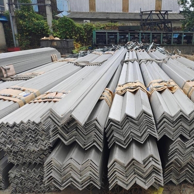 40x5 mm sections structurelles en acier au carbone laminé à chaud ASTM A36 Barre d'angle en acier doux Grade personnalisé